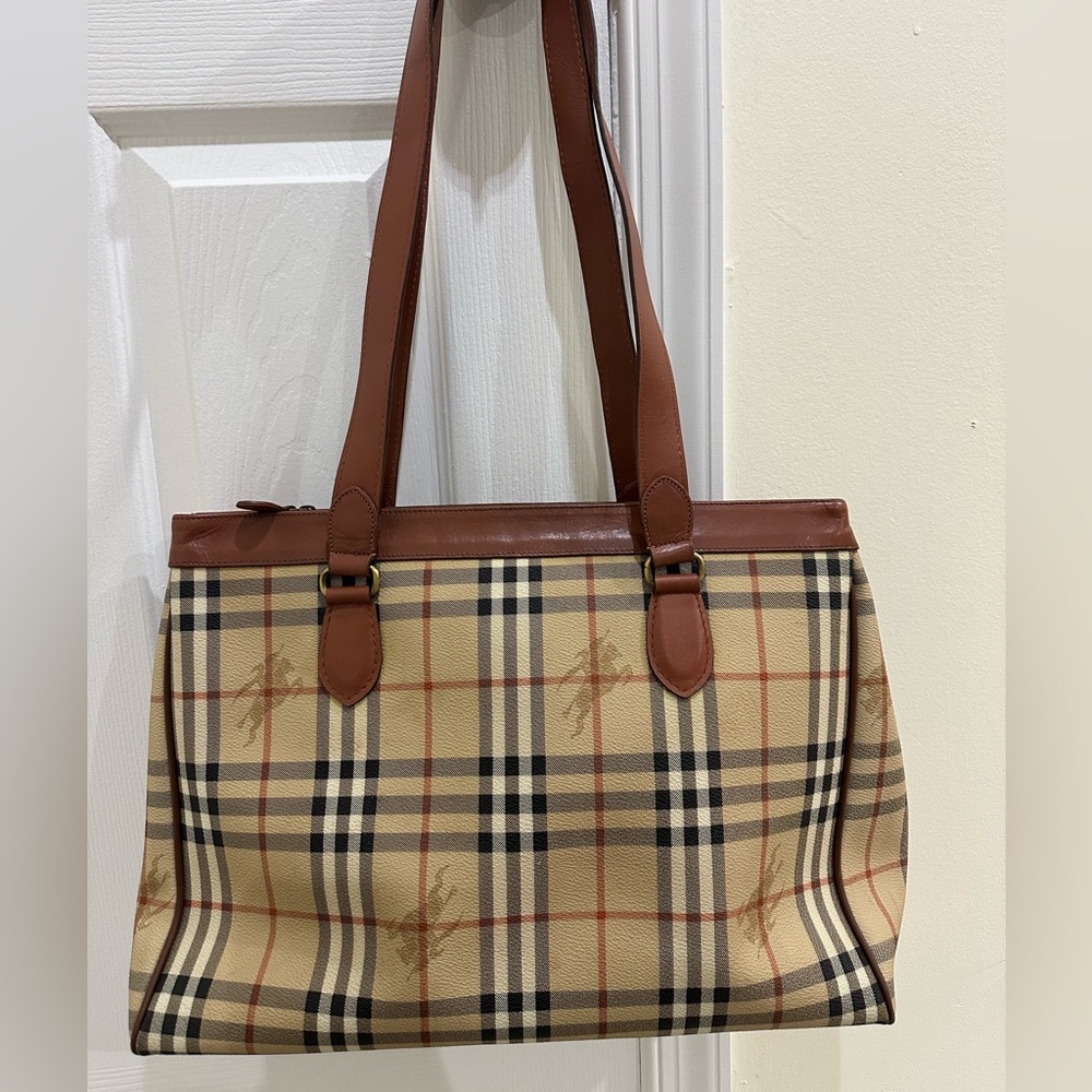 Burberry - Picture 3 of 17